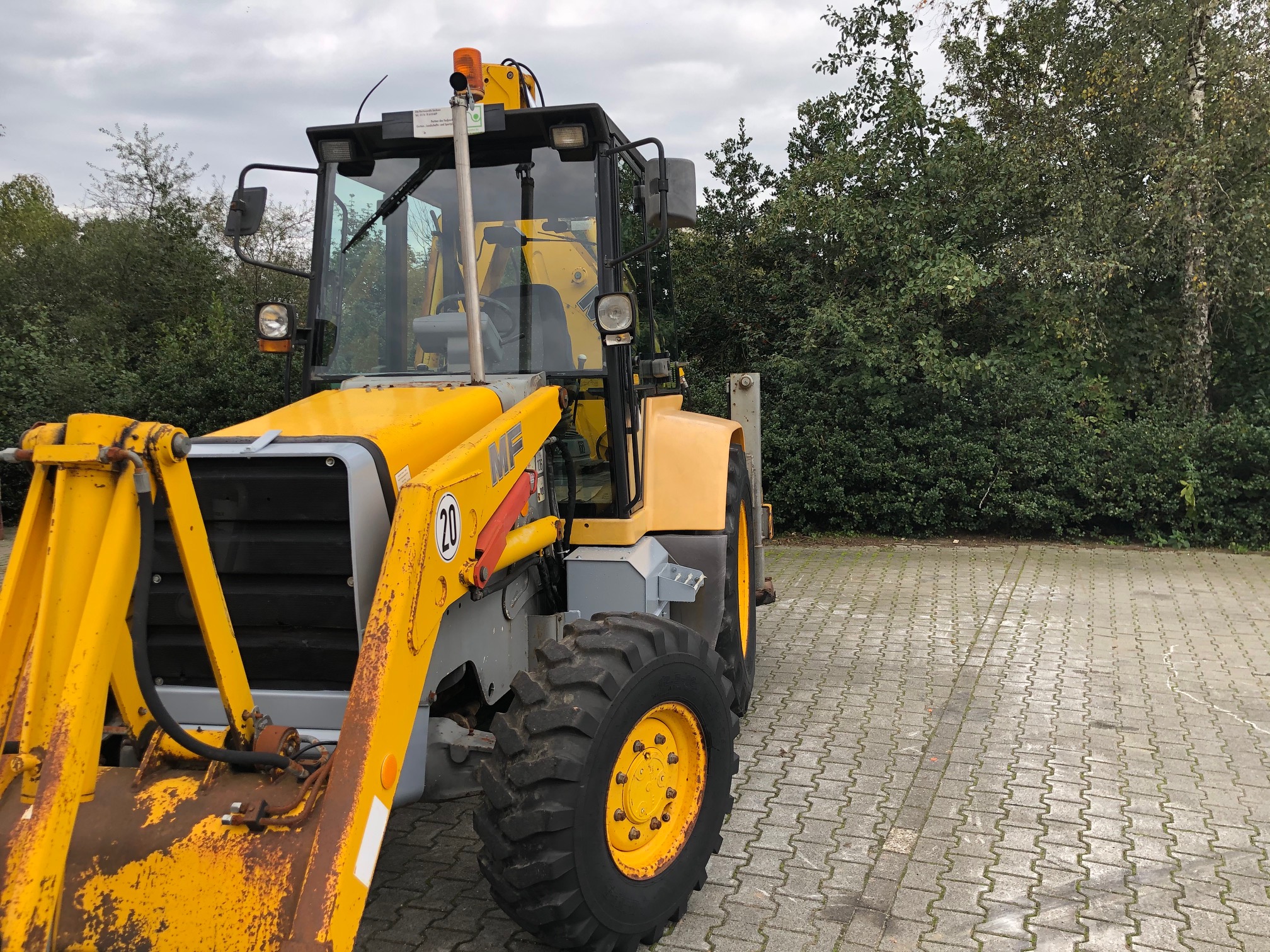 FERMEC MF750 BACKHOE LOADER